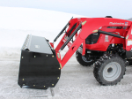 Poussoir à neige  pour tracteurs avec attache frontale de style "Skid Steer"